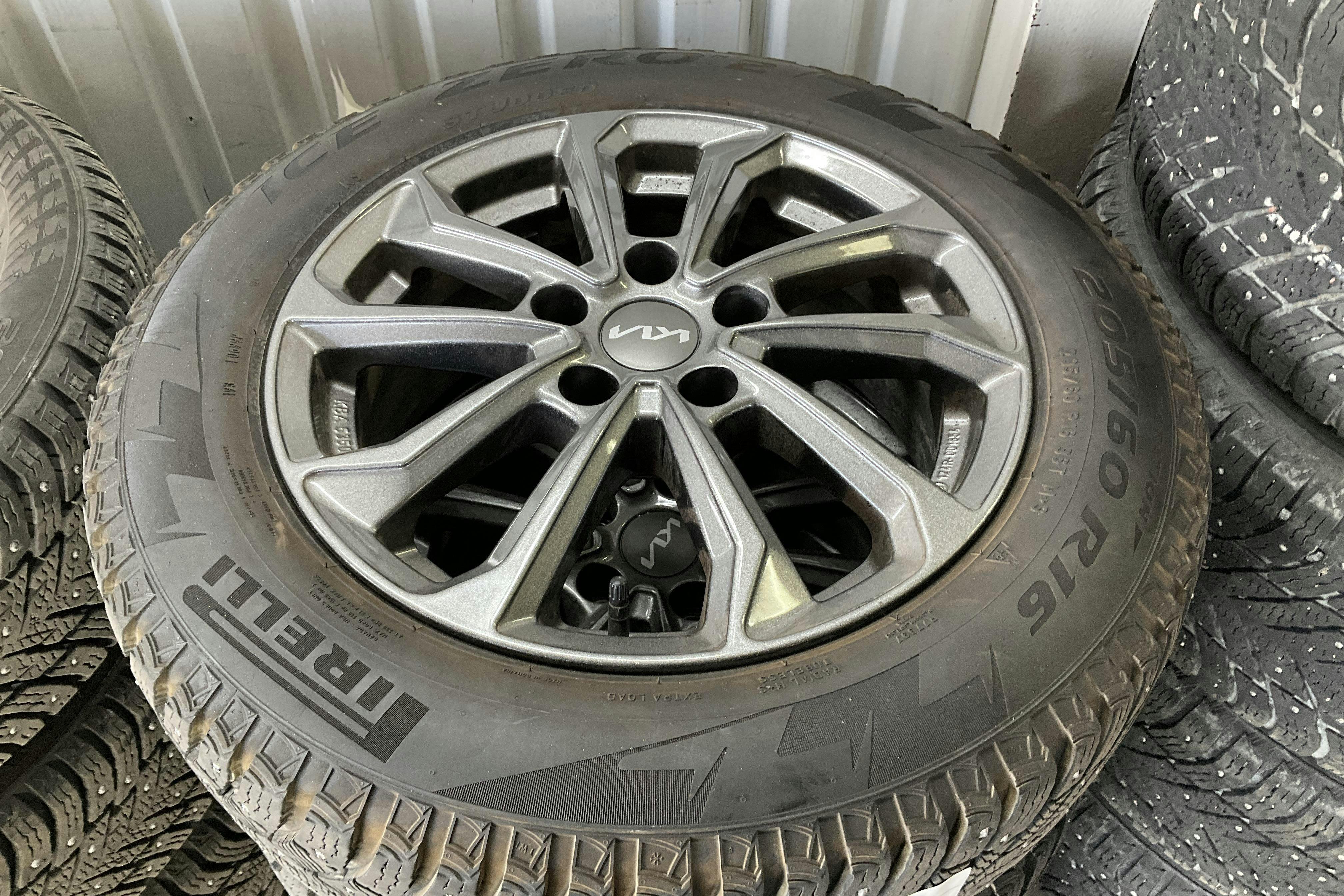 Vehicle Image 15