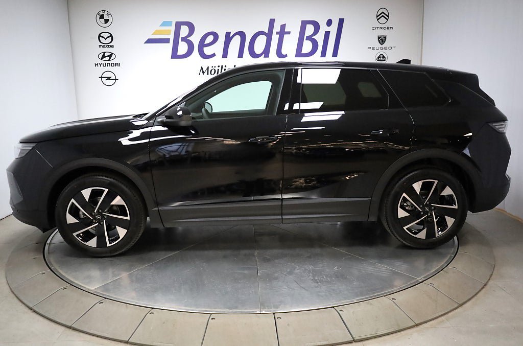 Vehicle Image 8
