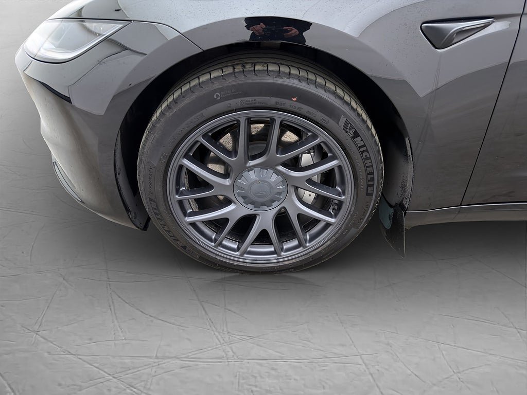 Vehicle Image 11