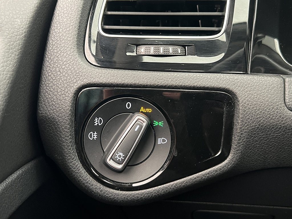 Vehicle Image 28