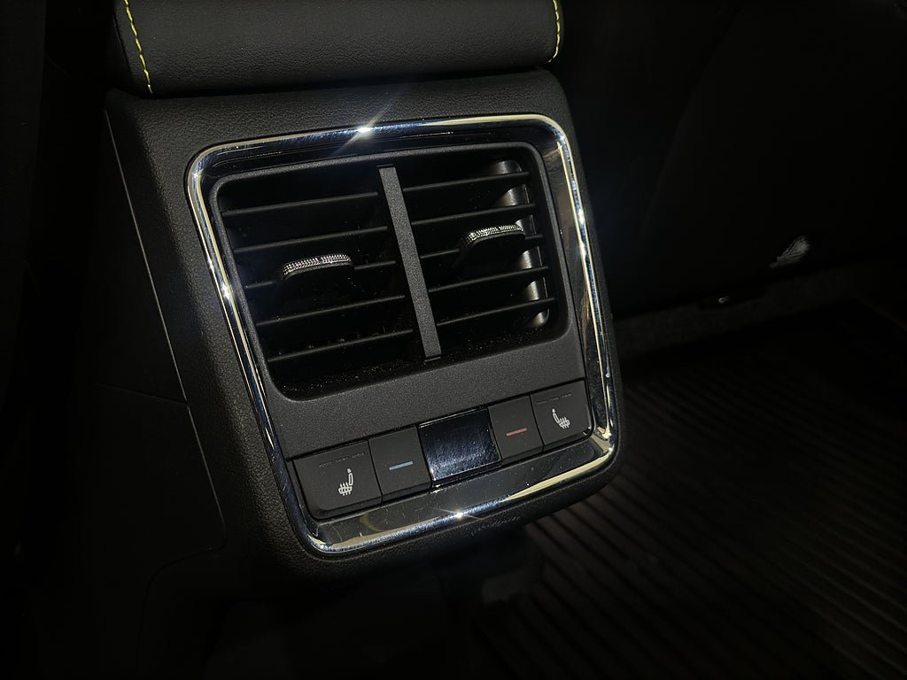 Vehicle Image 38