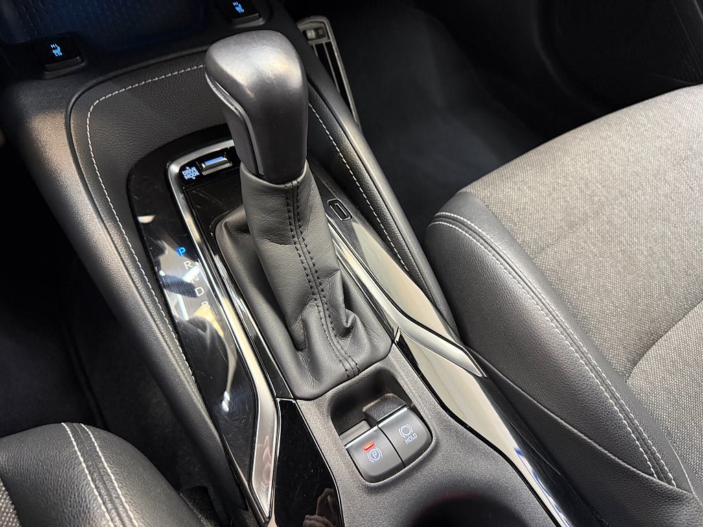 Vehicle Image 16