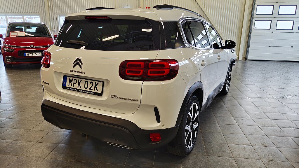 Vehicle Image 8