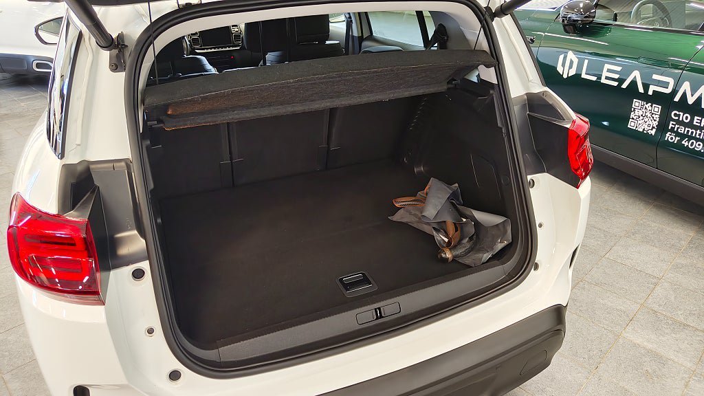 Vehicle Image 12