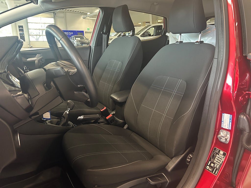 Vehicle Image 9