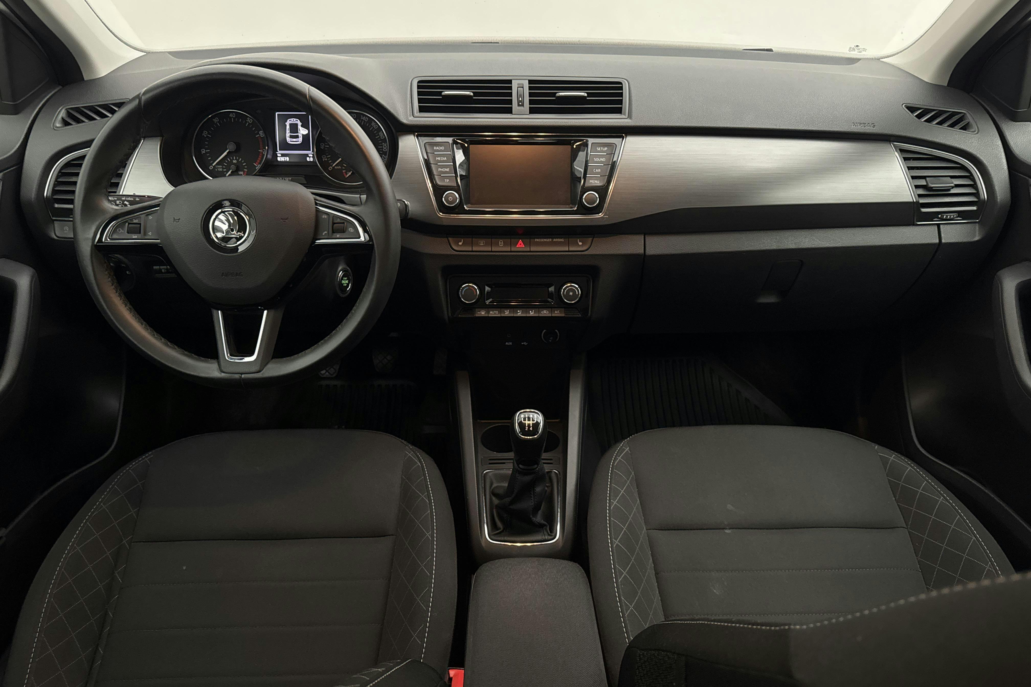 Vehicle Image 6