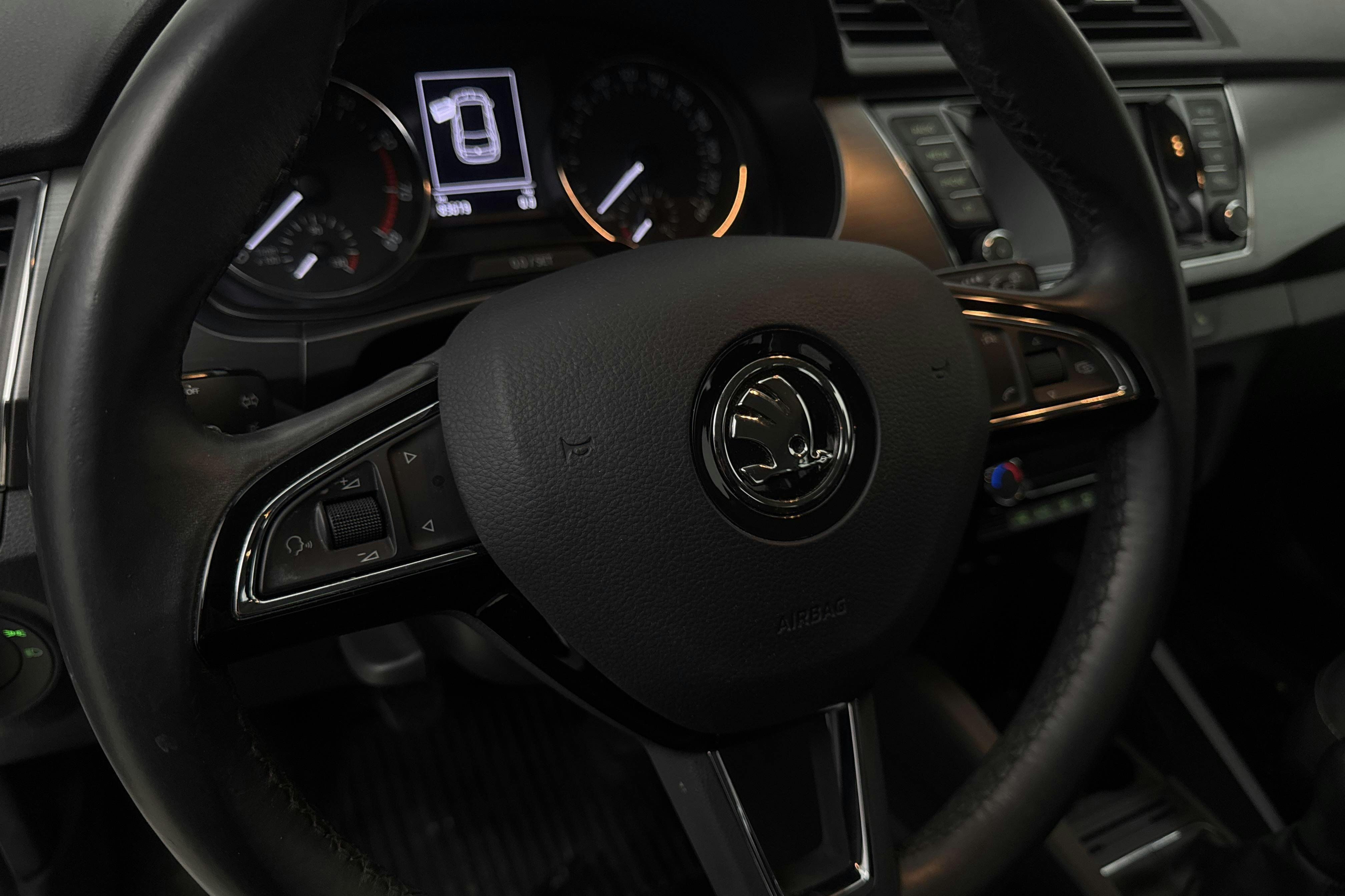 Vehicle Image 15