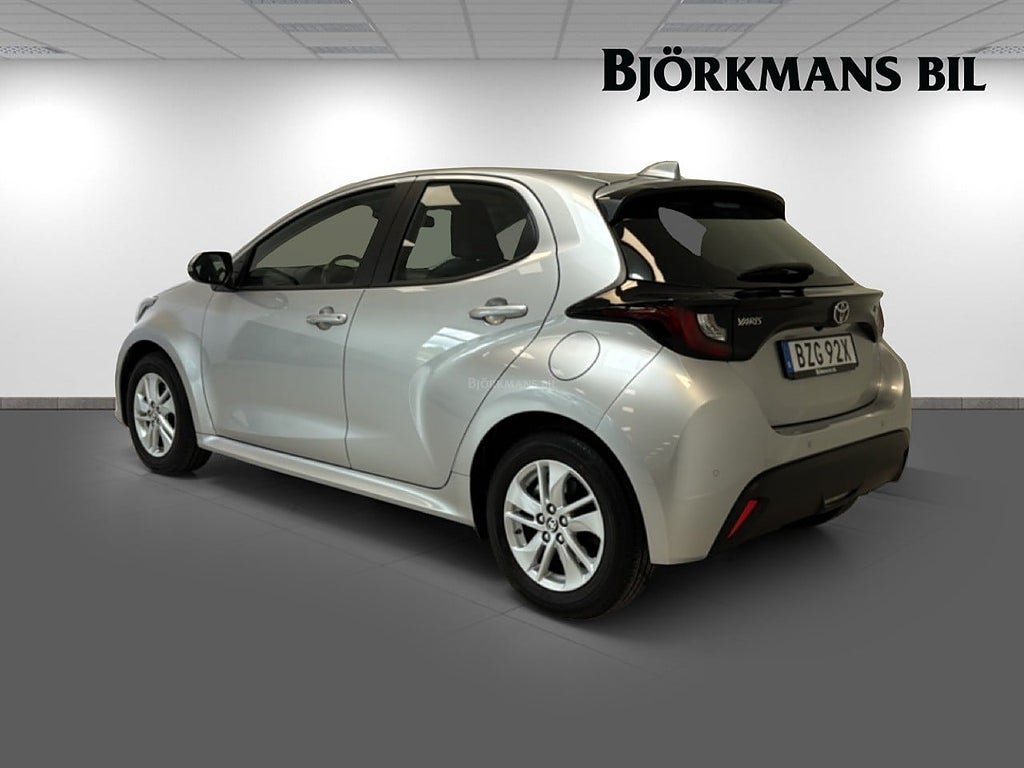 Vehicle Image 6