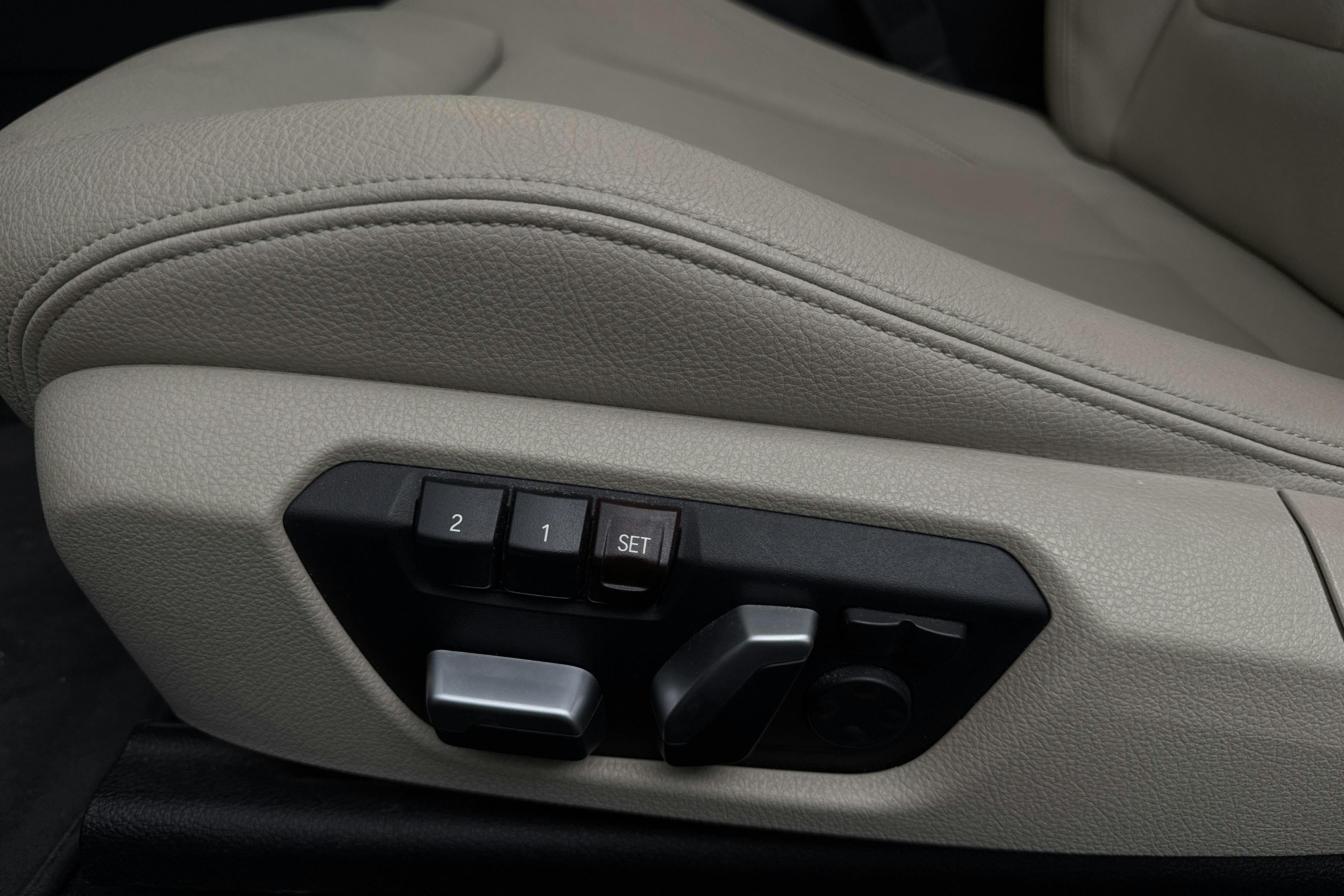 Vehicle Image 23