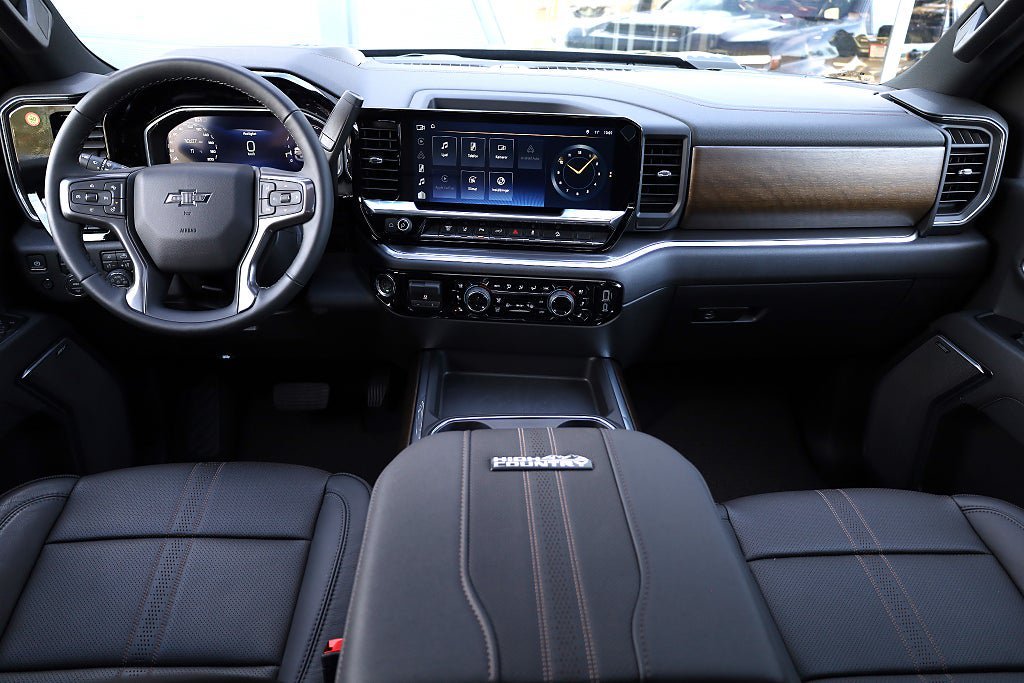 Vehicle Image 8