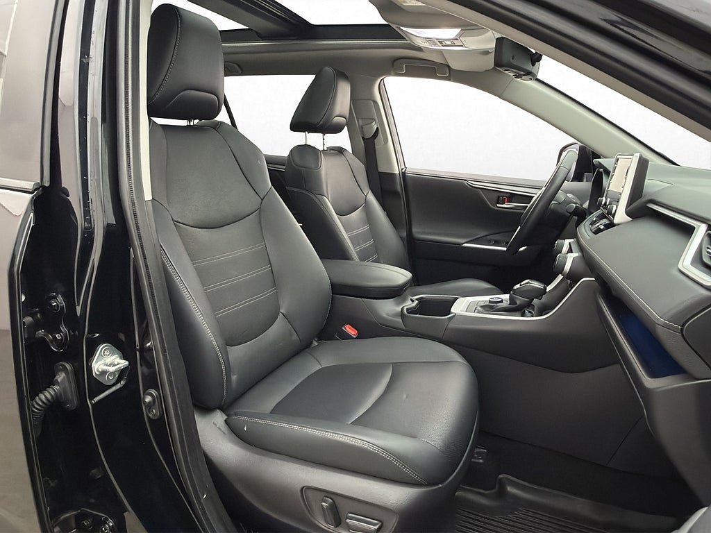 Vehicle Image 9