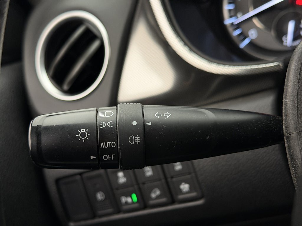 Vehicle Image 25