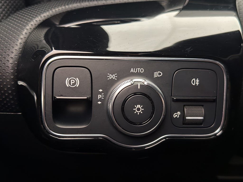 Vehicle Image 26