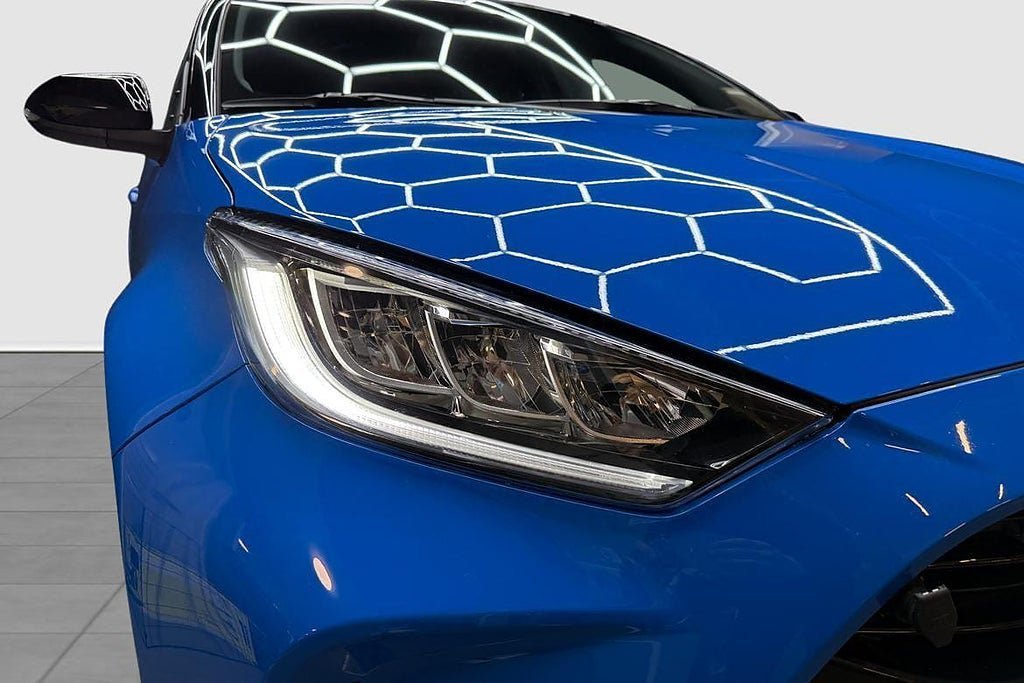 Vehicle Image 9