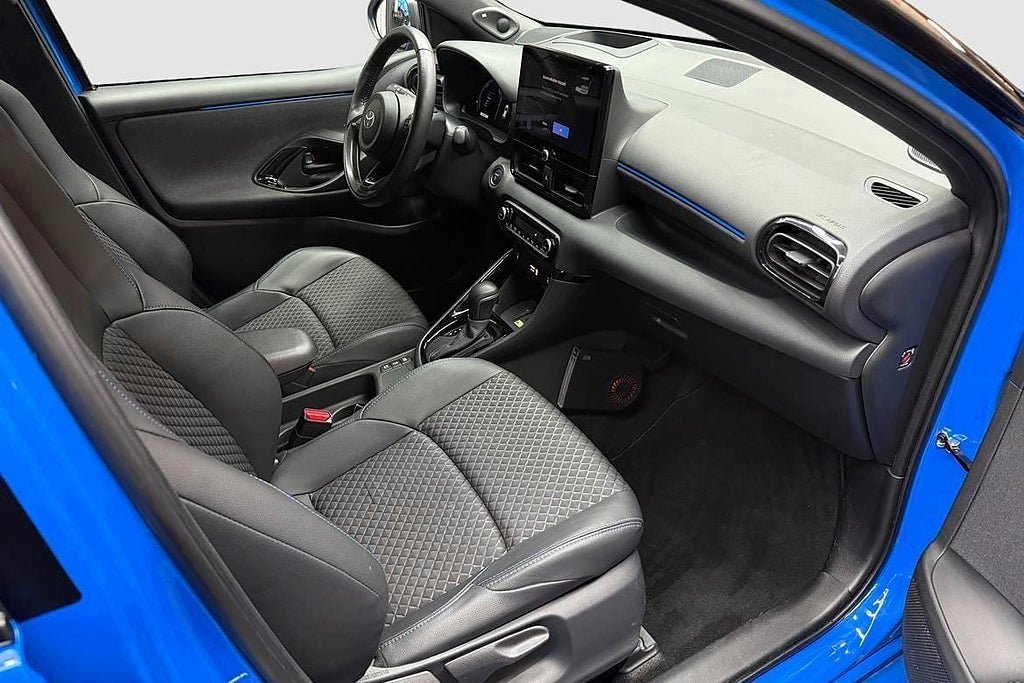 Vehicle Image 12