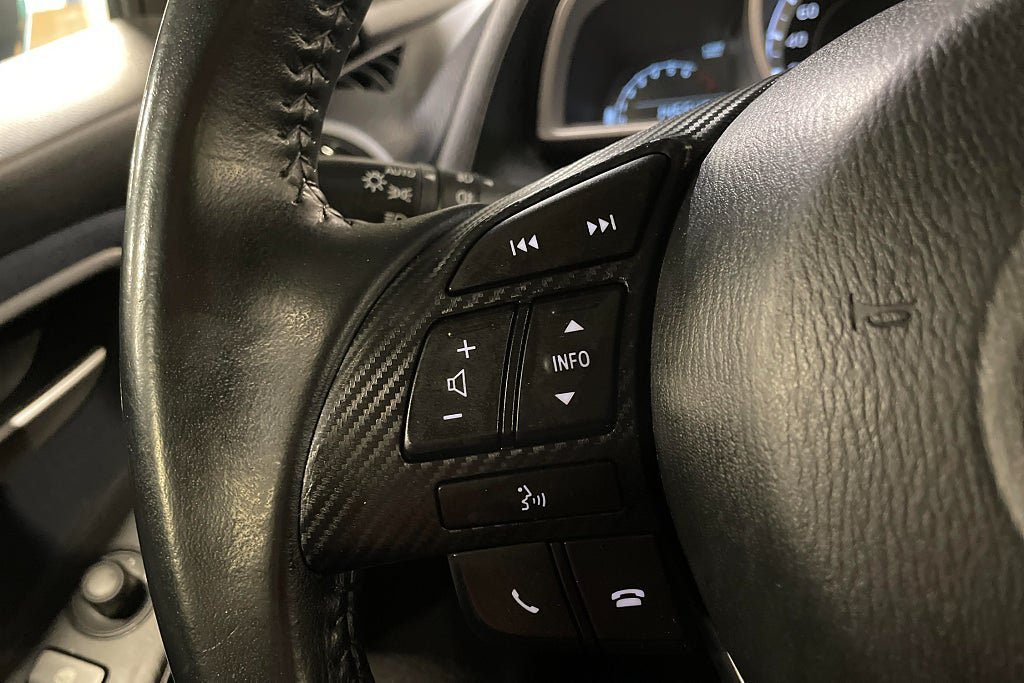 Vehicle Image 25
