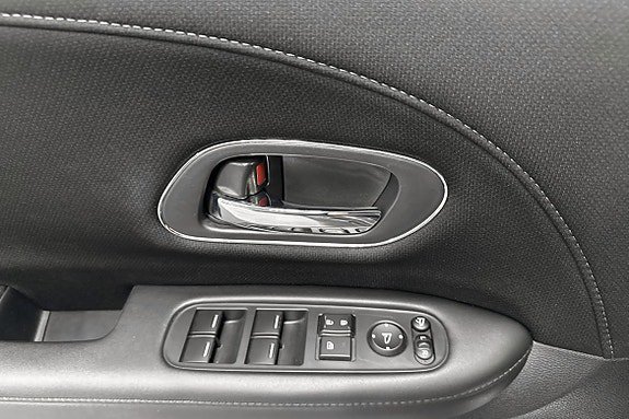 Vehicle Image 16