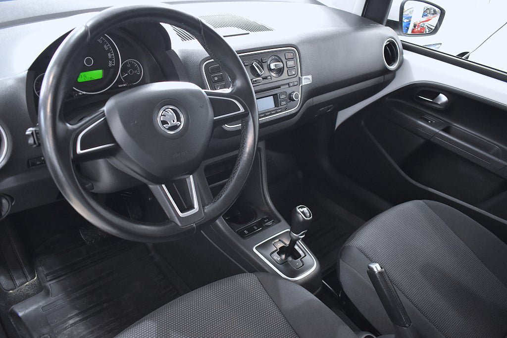 Vehicle Image 6