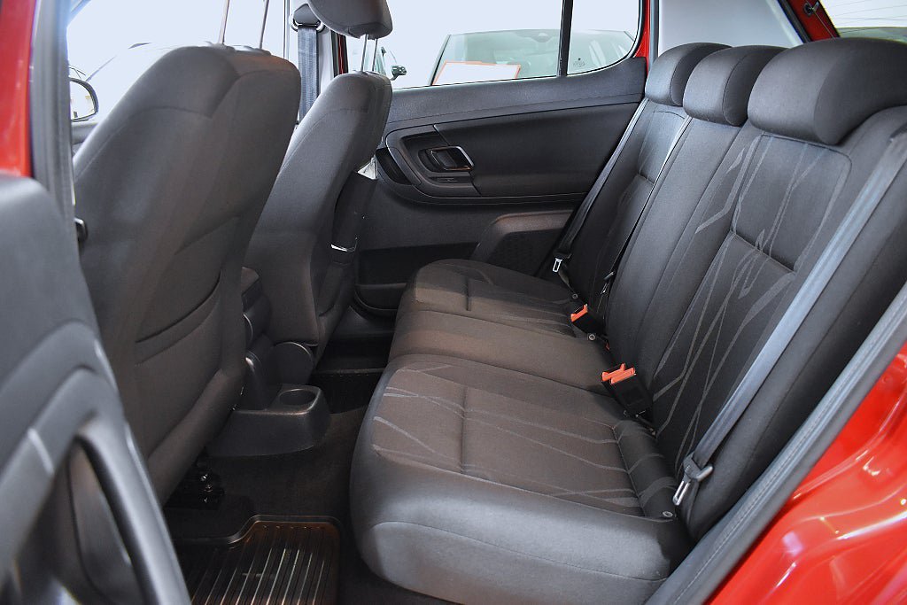 Vehicle Image 9