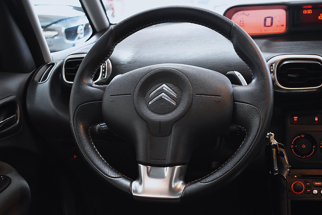 Vehicle Image 11