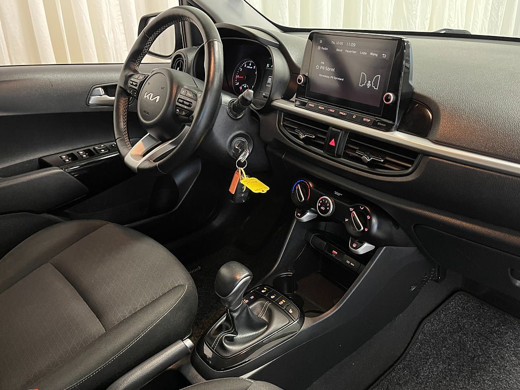 Vehicle Image 8