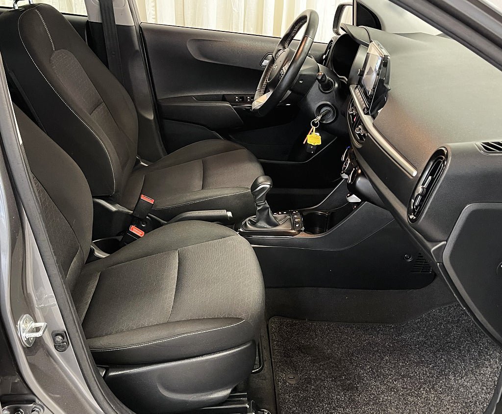 Vehicle Image 10