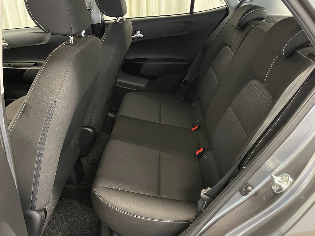 Vehicle Image 11