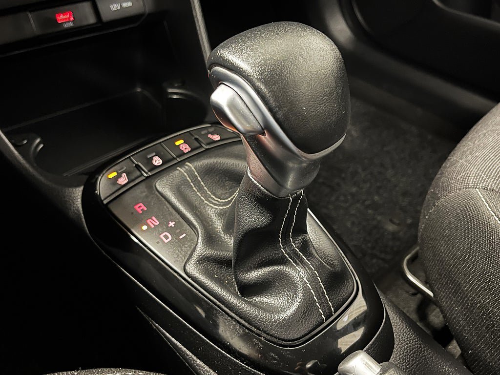 Vehicle Image 12