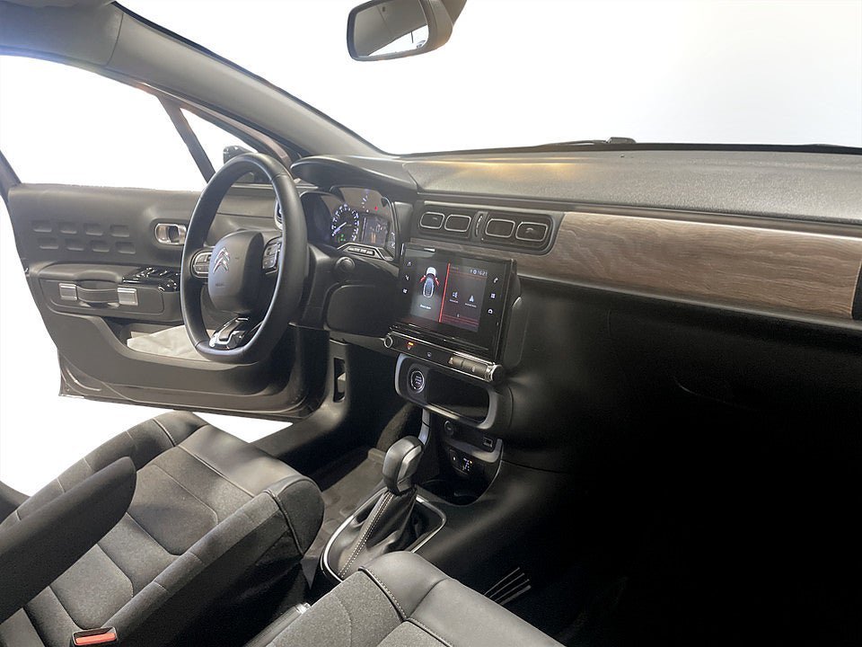 Vehicle Image 9
