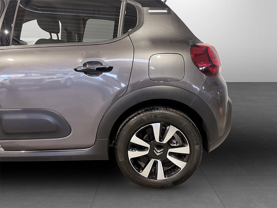 Vehicle Image 15