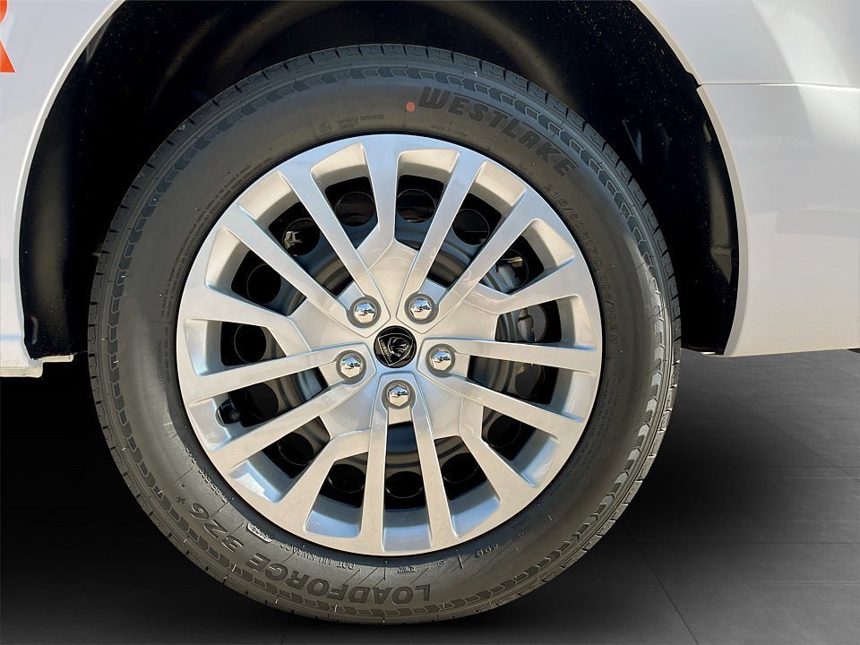 Vehicle Image 14