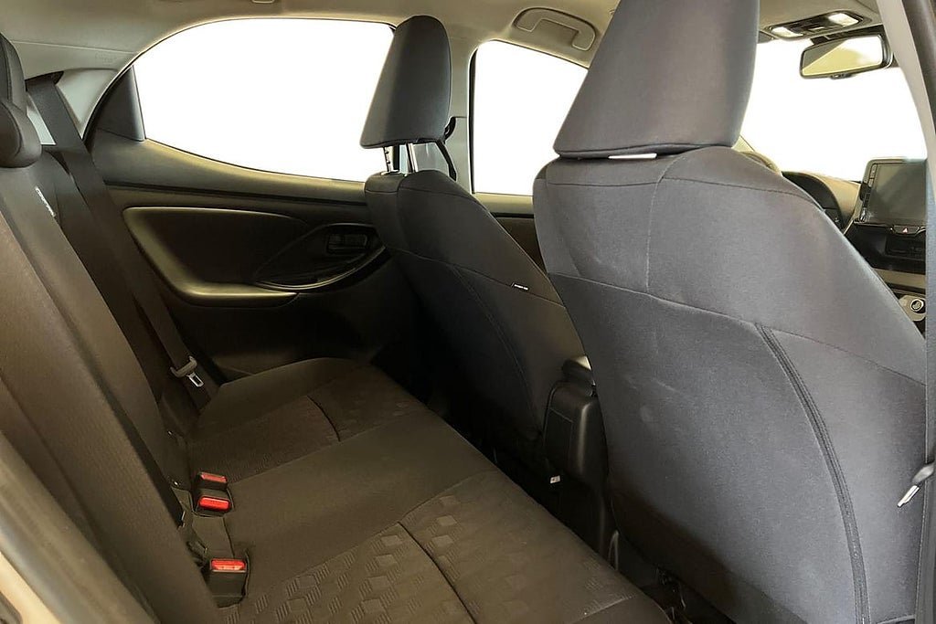 Vehicle Image 9