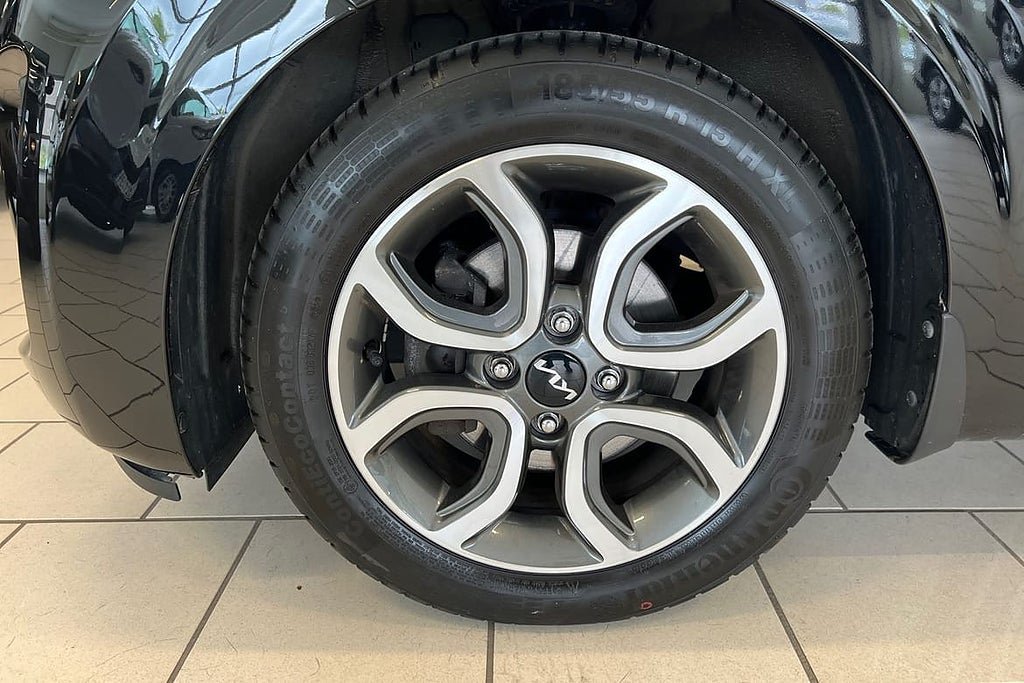 Vehicle Image 15