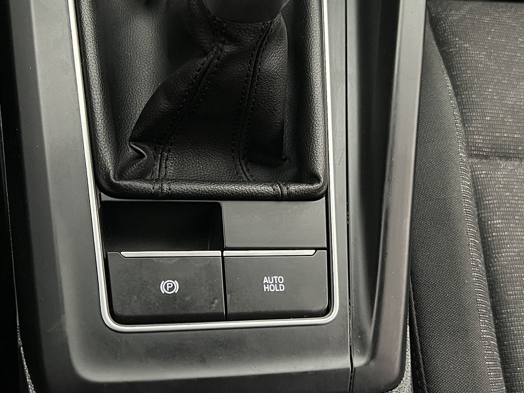 Vehicle Image 23