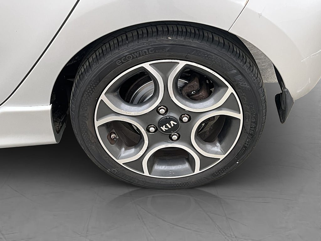 Vehicle Image 24