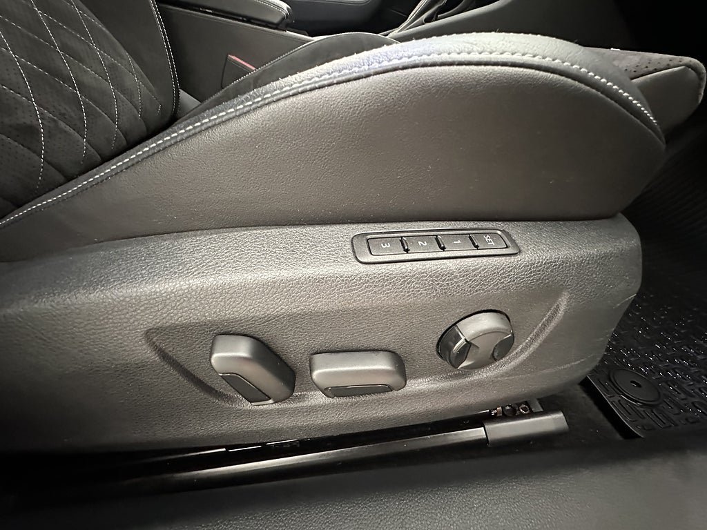 Vehicle Image 32