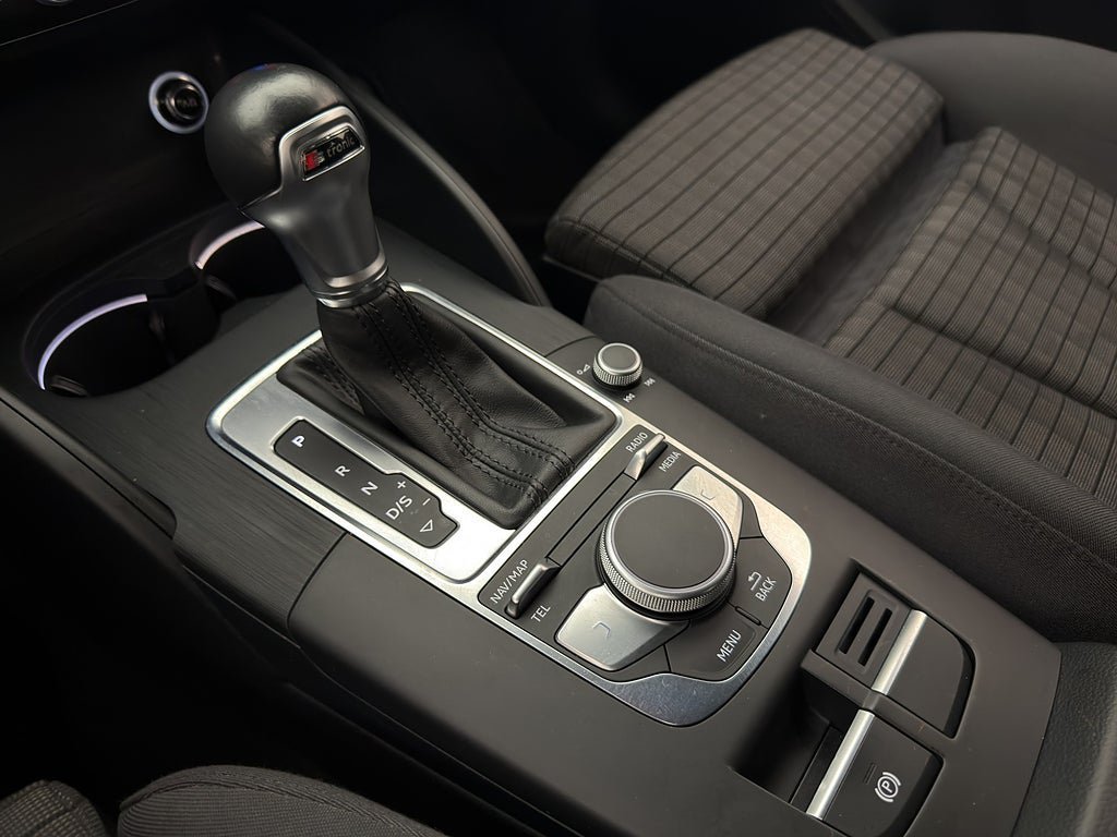 Vehicle Image 23