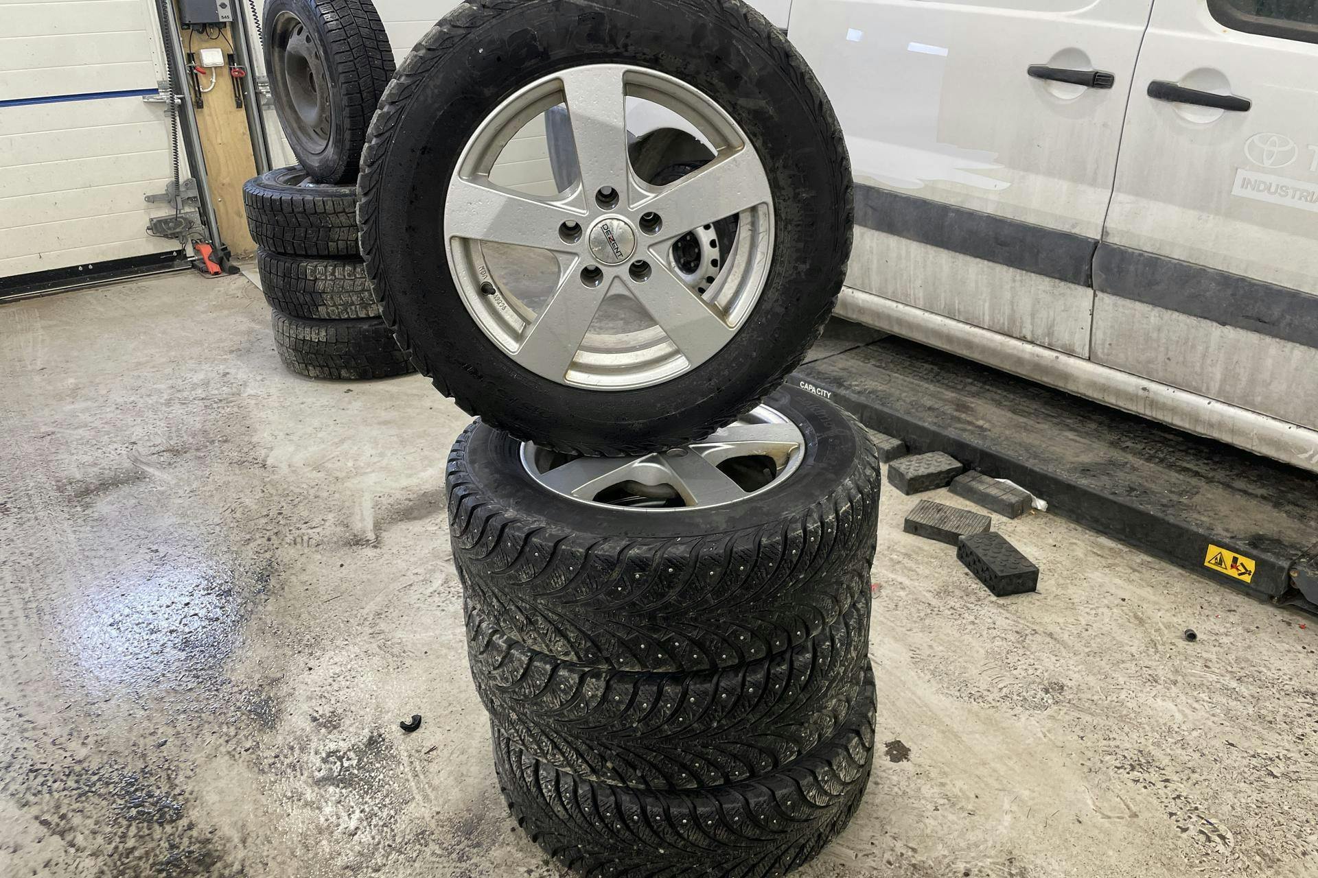 Vehicle Image 13