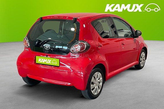 Vehicle Image 4