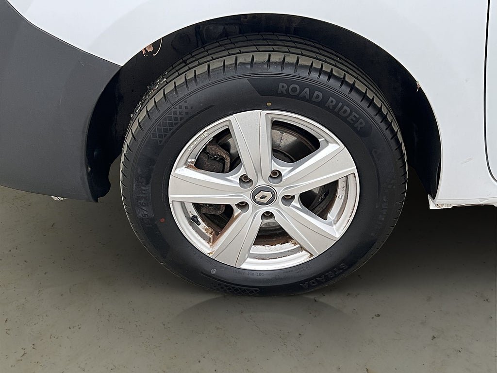 Vehicle Image 25