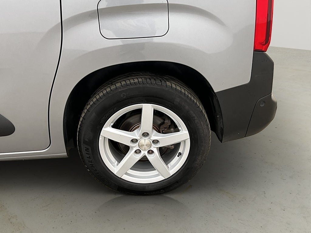 Vehicle Image 31