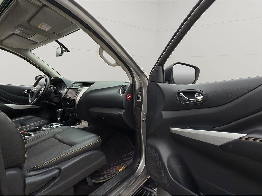 Vehicle Image 32