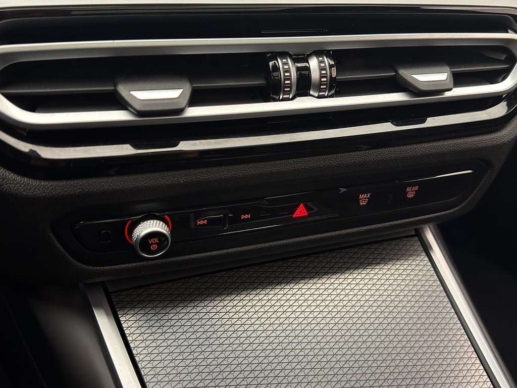 Vehicle Image 26