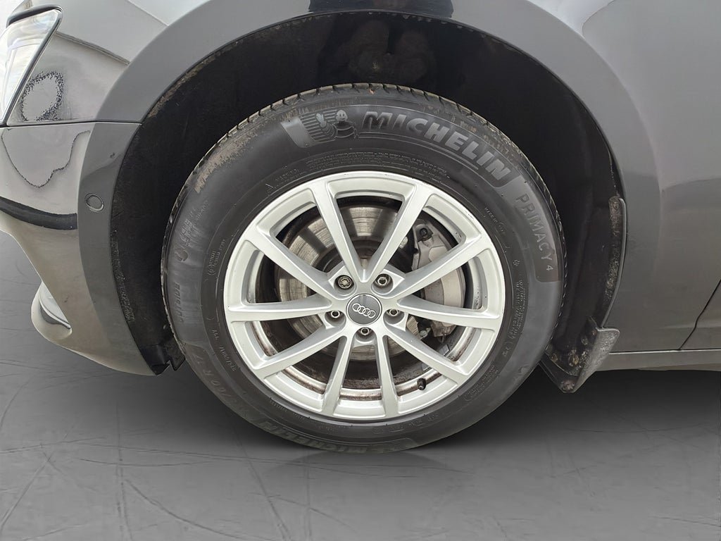 Vehicle Image 32