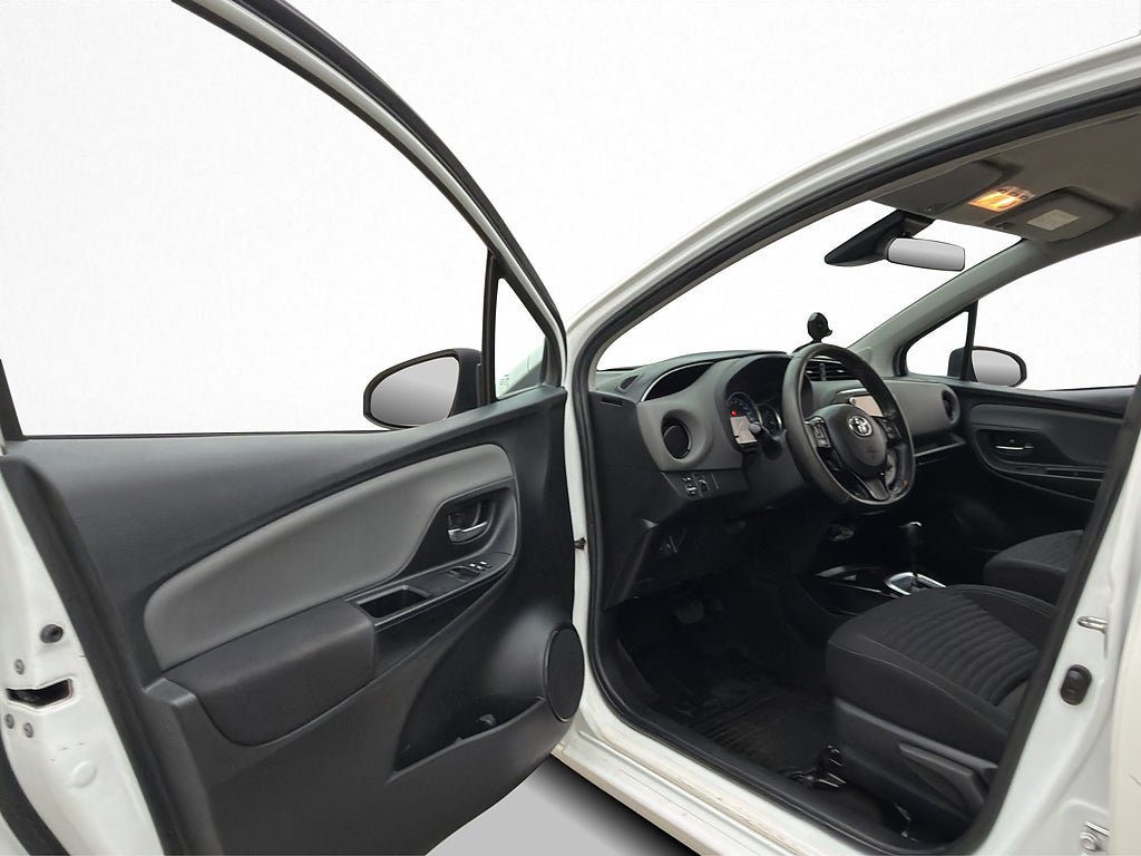 Vehicle Image 10