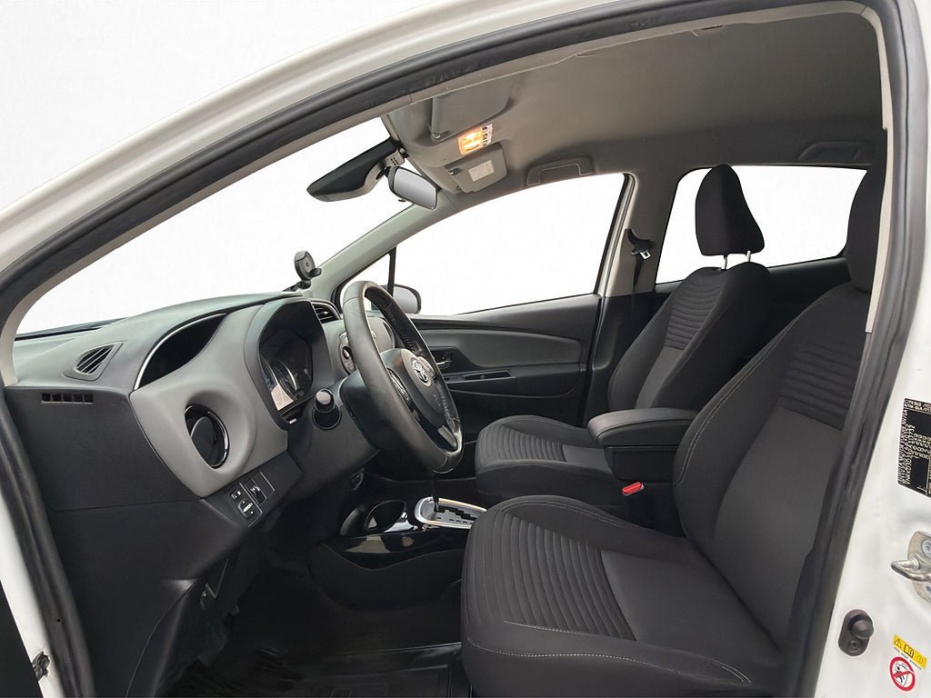 Vehicle Image 11