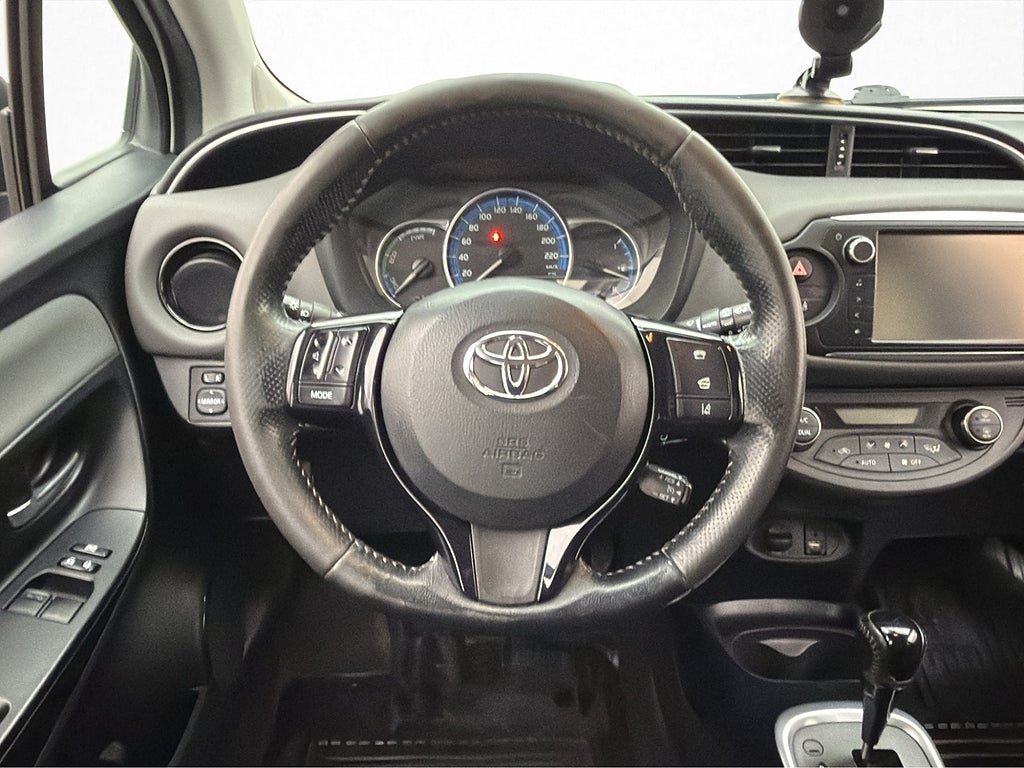 Vehicle Image 13