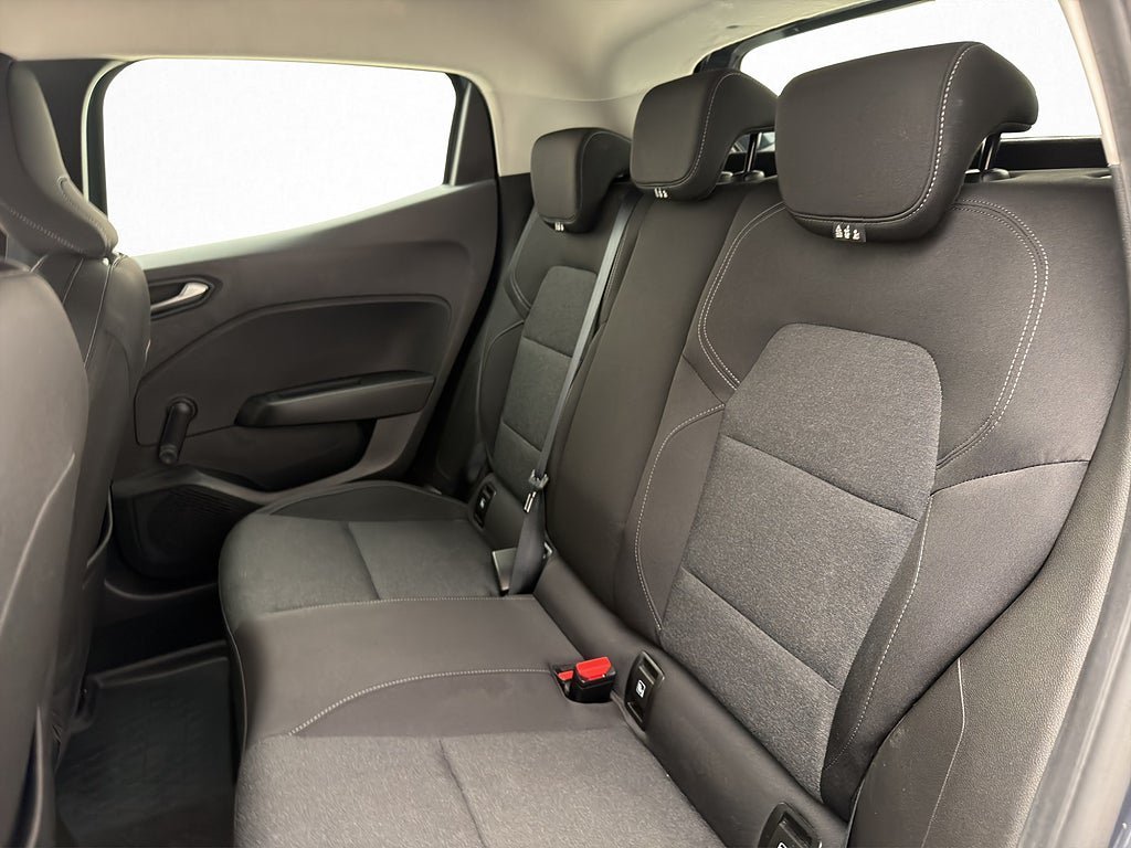 Vehicle Image 25
