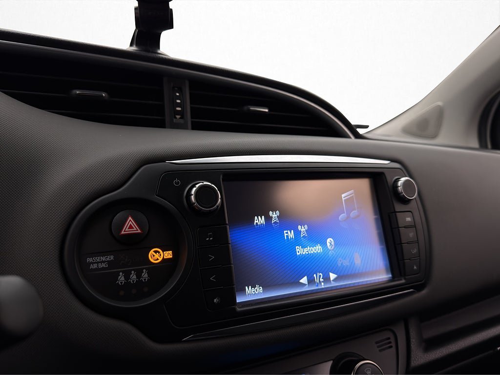 Vehicle Image 21