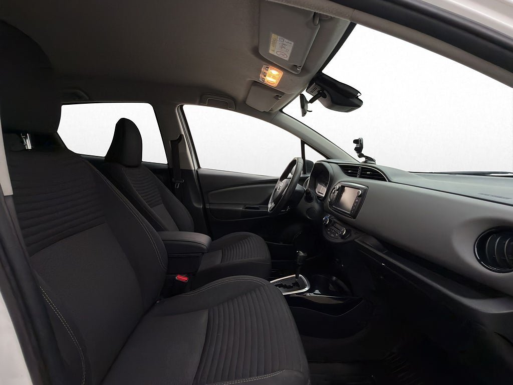 Vehicle Image 25